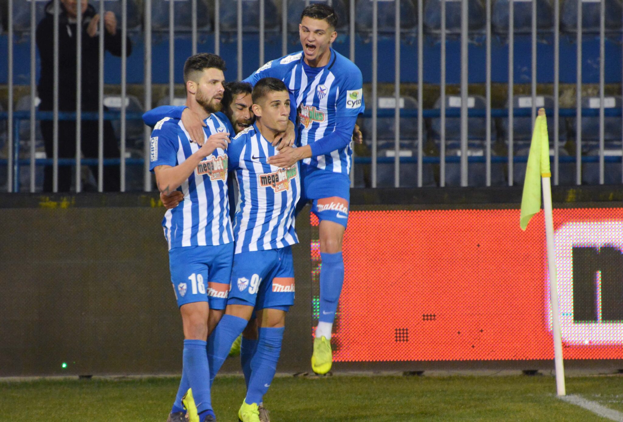 Στρέπελ και ποδοσφαιριστές βλέπουν μόνο Σαλαμίνα