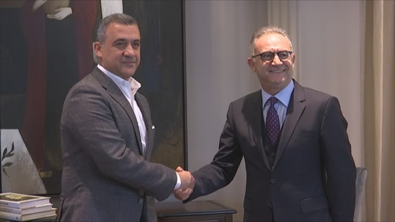 Mε στίχους του Καβάφη αρχίσαν το "ταξίδι" προς Βρυξέλλες Αβέρωφ-Φουρλάς(ΒΙΝΤΕΟ)