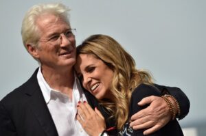 Ο Ρίτσαρντ Γκιρ έγινε ξανά πατέρας σε ηλικία 69 ετών!