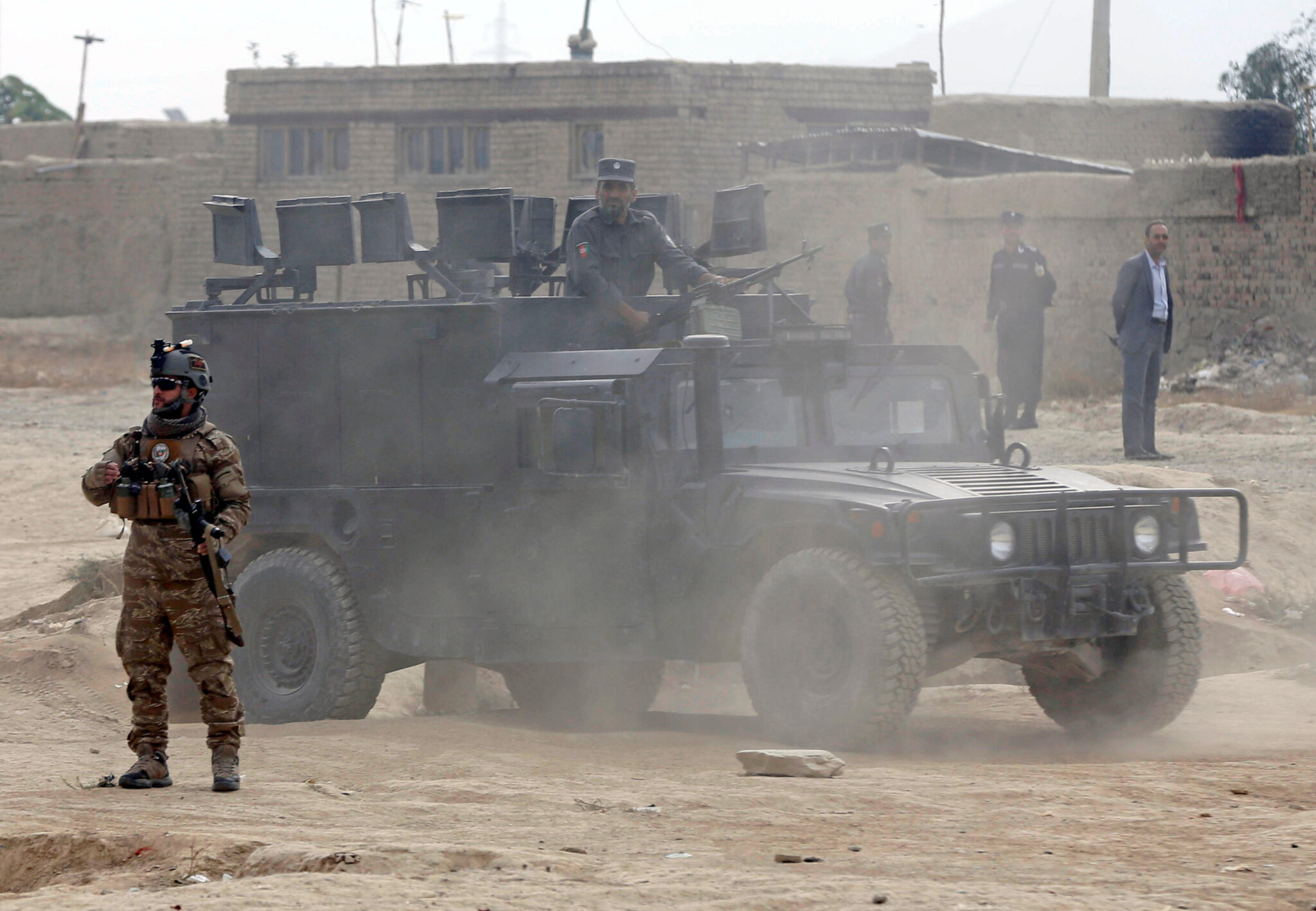 Τουλάχιστον 48 μέλη των δυνάμεων ασφαλείας σκοτώθηκαν στο Αφγανιστάν