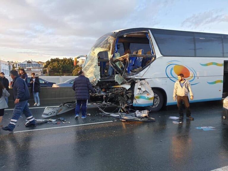 Στο ΓΝ Λεμεσού για εξετάσεις μαθητές και καθηγητές που επέβαιναν στο λεωφορείο