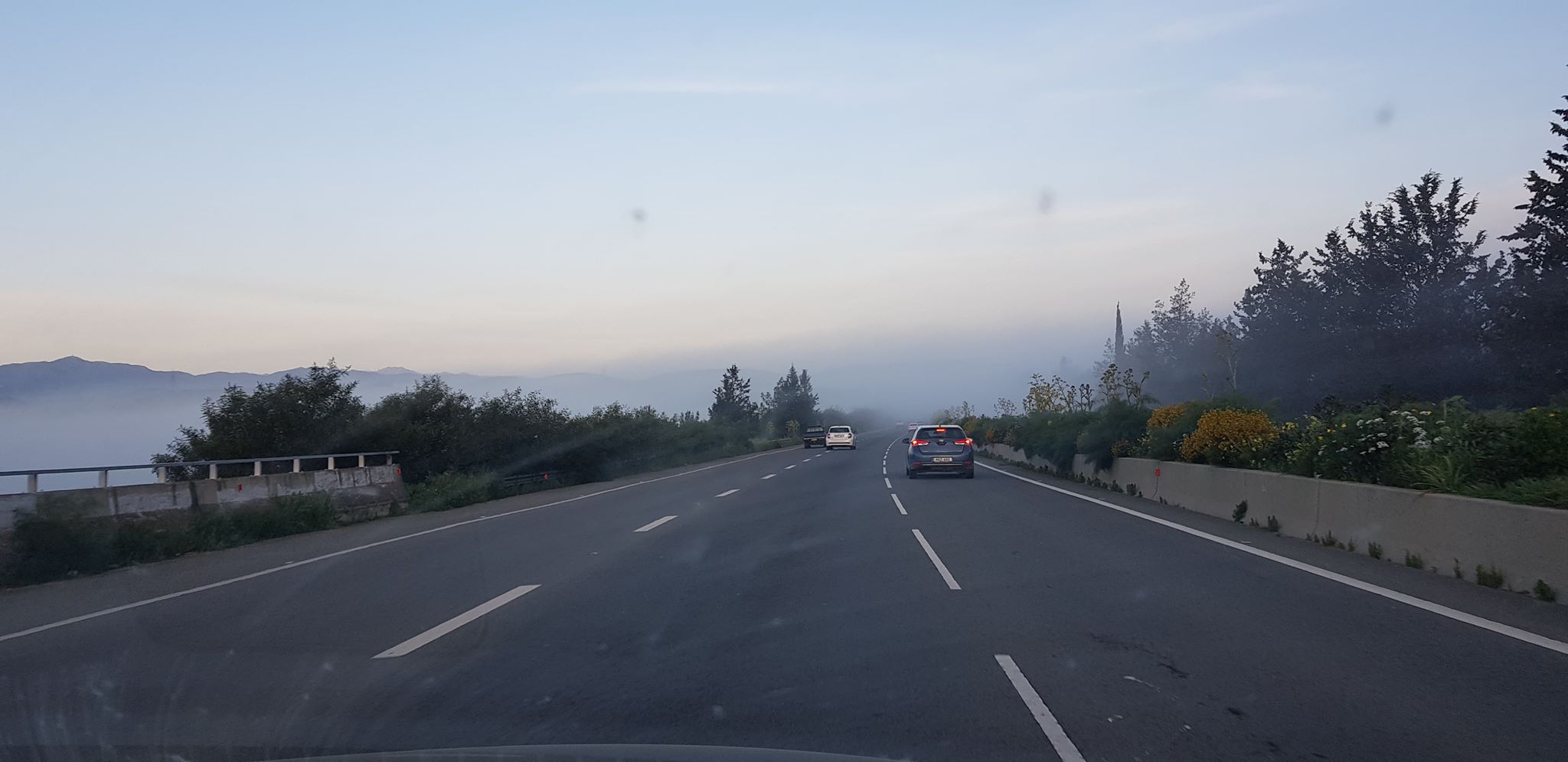 Πυκνή ομίχλη "σκέπασε" τους αυτοκινητοδρόμους που οδηγούν προς Λευκωσία (ΦΩΤΟ)
