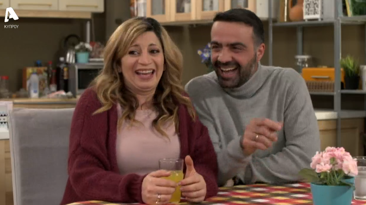 Απόψε η «ΜΟΥΡΜΟΥΡΑ» πετάει κομφετί και φέρει ύποπτο σημάδι στο λαιμό… (ΒΙΝΤΕΟ)