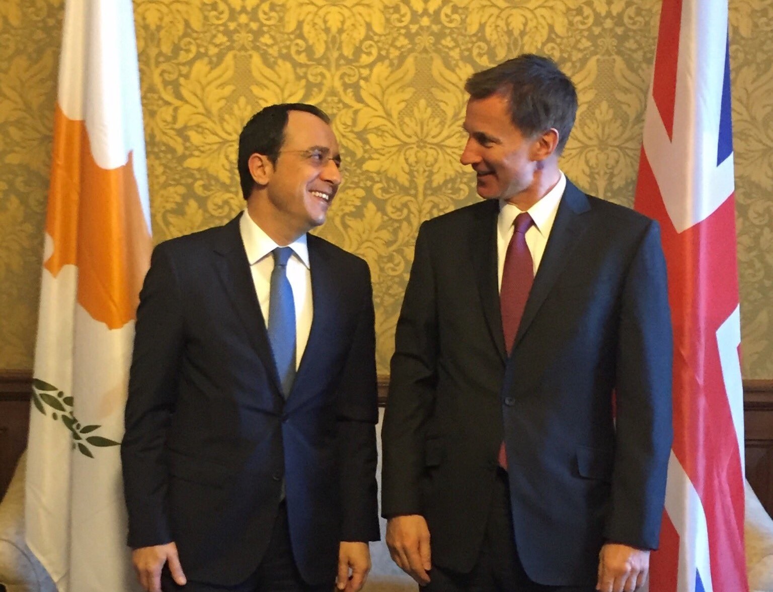 Κυπριακό και Brexit συζήτησαν Χριστοδουλίδης – Χαντ στο Λονδίνο (ΦΩΤΟ)