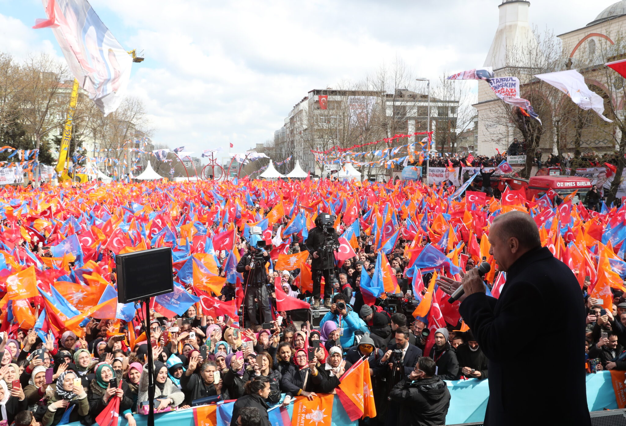 "Εκλογές-Δημοψήφισμα" για τον Ερντογάν στην Τουρκία (ΒΙΝΤΕΟ&ΦΩΤΟ)