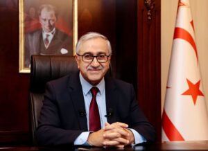 Ακιντζί: Δεν "έπαιξε" μπάλα, αλλά παίζει περίεργα παιχνίδια για τον ρόλο του ΟΗΕ