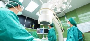 "Κτύπημα κάτω από τη μέση η σκόπιμη προσέγγιση μεμονομένων νοσηλευτηρίων"