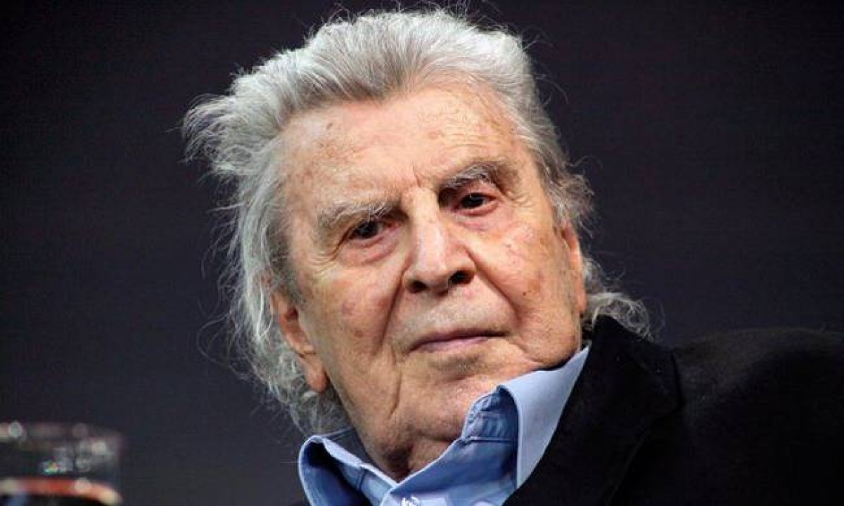 Εξιτήριο από το νοσοκομείο πήρε ο Μίκης Θεοδωράκης 