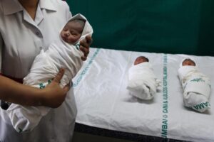 20χρονη γέννησε δίδυμα ένα μήνα μετά την γέννηση του πρώτου της παιδιού