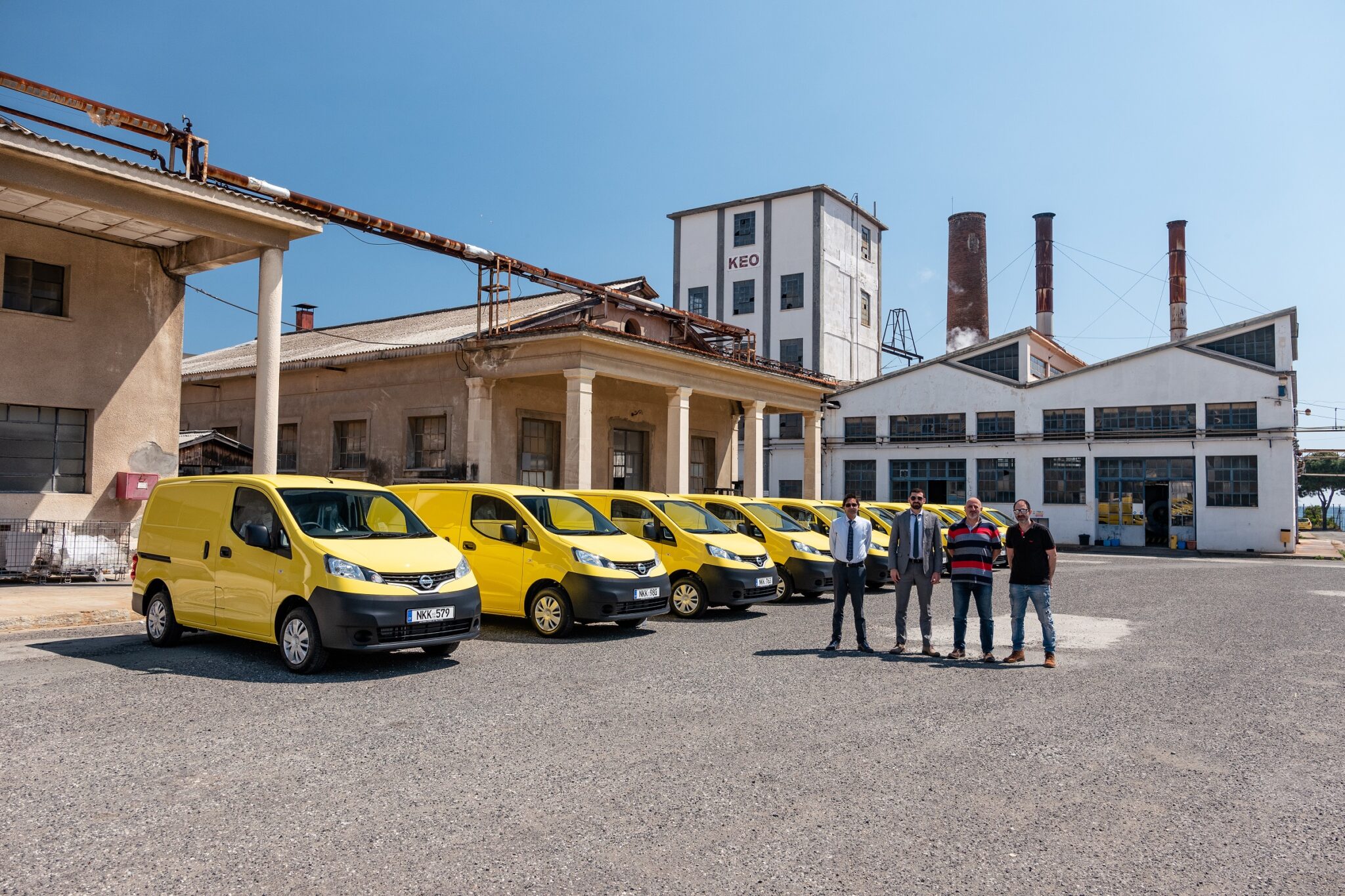 Παράδοση δέκα εμπορικών οχημάτων Nissan NV300