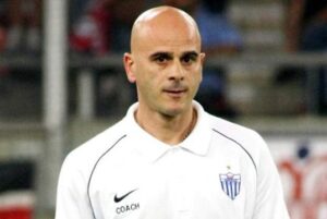 Μετρά αντίστροφα για την επίσημη ανακοίνωση ο Τιμούρ