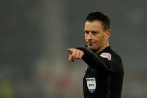 Η κορυφαία σφυρίχτρα στον κόσμο μετακόμισε στην Κίνα