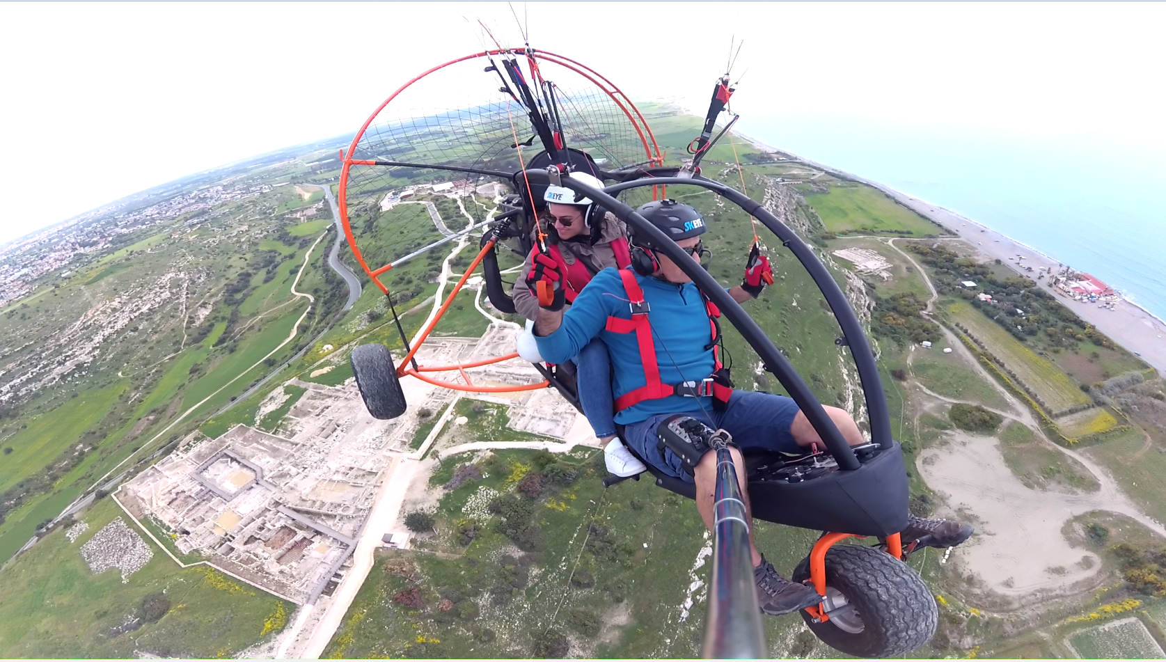 Ξεχωριστή εμπειρία και μοναδικές εικόνες σε μια πτήση με παρατράικ (ΒΙΝΤΕΟ)