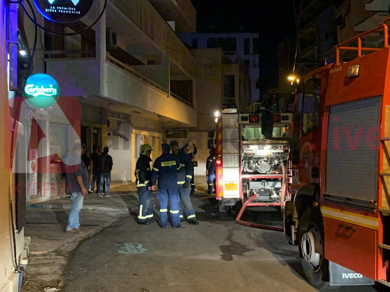 Υπό έλεγχο η πυρκαγιά σε διαμέρισμα στο κέντρο της Λάρνακας (ΒΙΝΤΕΟ&ΦΩΤΟ)