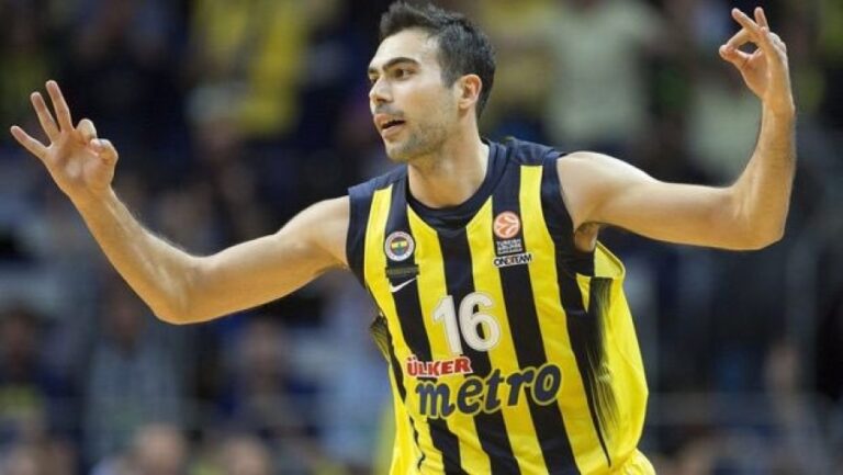 Ισπανικές «σειρήνες» για Κώστα Σλούκα