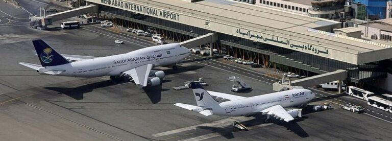 Αεροπλάνο με 100 επιβάτες τυλίχθηκε στις φλόγες στη Τεχεράνη