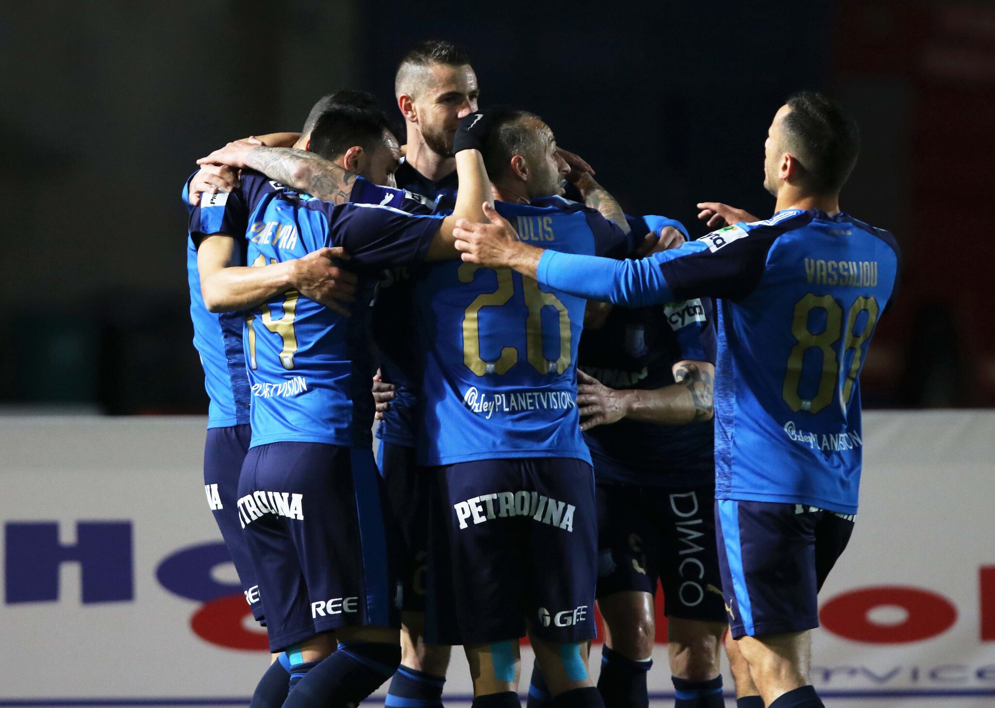 Ας αρχίσει απ' την ΑΕΚ…