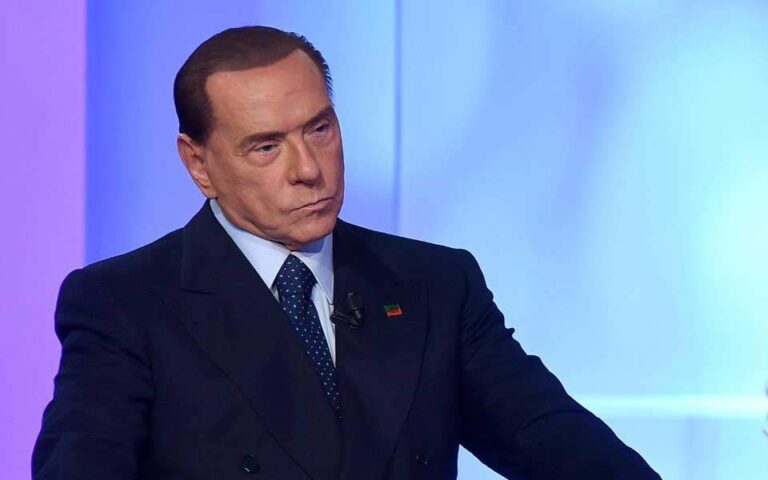 Εσπευσμένα στο νοσοκομείο ο Μπερλουσκόνι