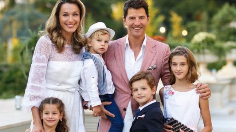 Ο Σάκης Ρουβάς για Πάσχα στην Κέρκυρα με την Ζυγούλη και τα παιδιά του (ΦΩΤΟ)