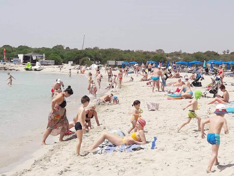 Πάσχα στην Αγία Νάπα στις…παραλίες (ΦΩΤΟ)