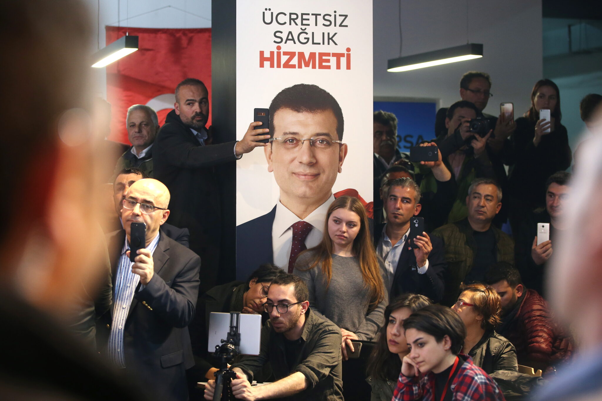 Ακύρωση των εκλογών στην Κωνσταντινούπολη ζητά το κόμμα του Ερντογάν