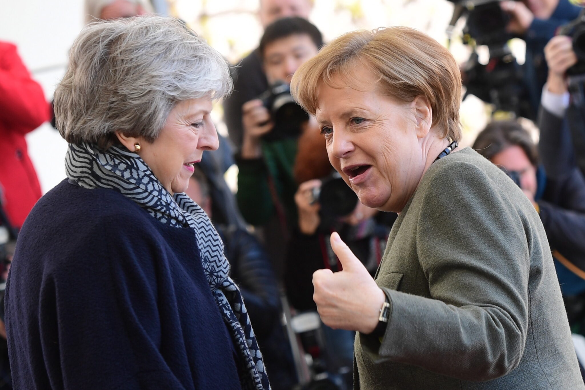 Σαφάρι επαφών της Μέι στην Ευρώπη για παράταση του Brexit