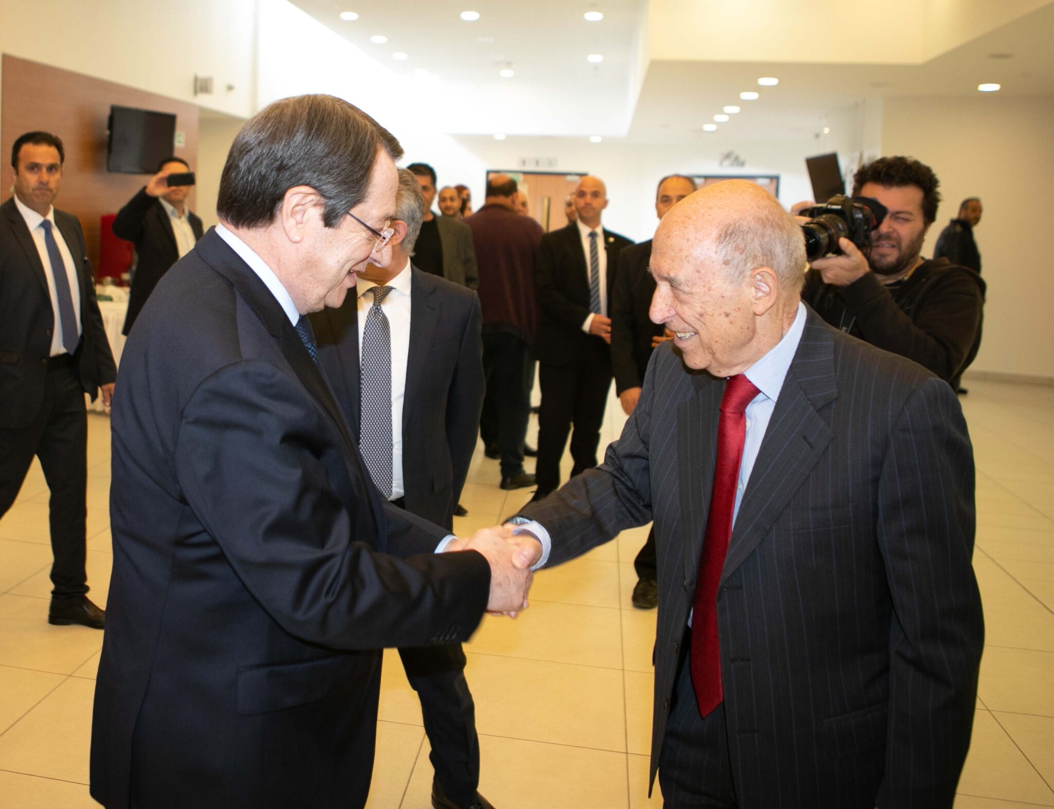 ΔΗΚΟ: "Αμετανόητος και ασεβής ο πρώην Πρωθυπουργός της Ελλάδας Κώστας Σημίτης"