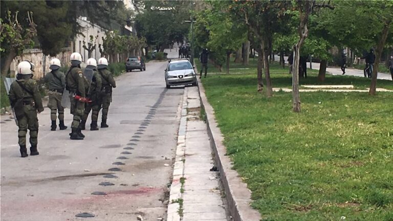 Ομάδα αντιεξουσιαστών εκτόξευσε μολότοφ σε διμοιρία των ΜΑΤ