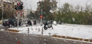 Στα "λευκά" ντύθηκε η Αθήνα (ΦΩΤΟ&ΒΙΝΤΕΟ)