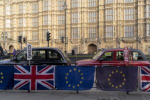 Η Βρετανία άρχισε ήδη να εκδίδει διαβατήρια χωρίς το σήμα της ΕΕ (ΒΙΝΤΕΟ)