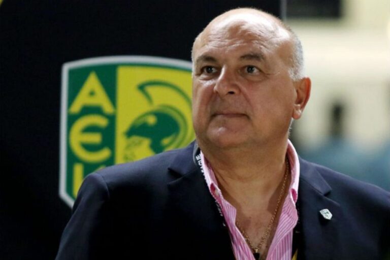 Υπάρχει δηλαδή πιθανότητα να πάρει άλλο προπονητή…;