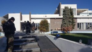 Χειροπέδες σε ένα εκ των ιδιοκτητών του Κτήματος Μακένζι