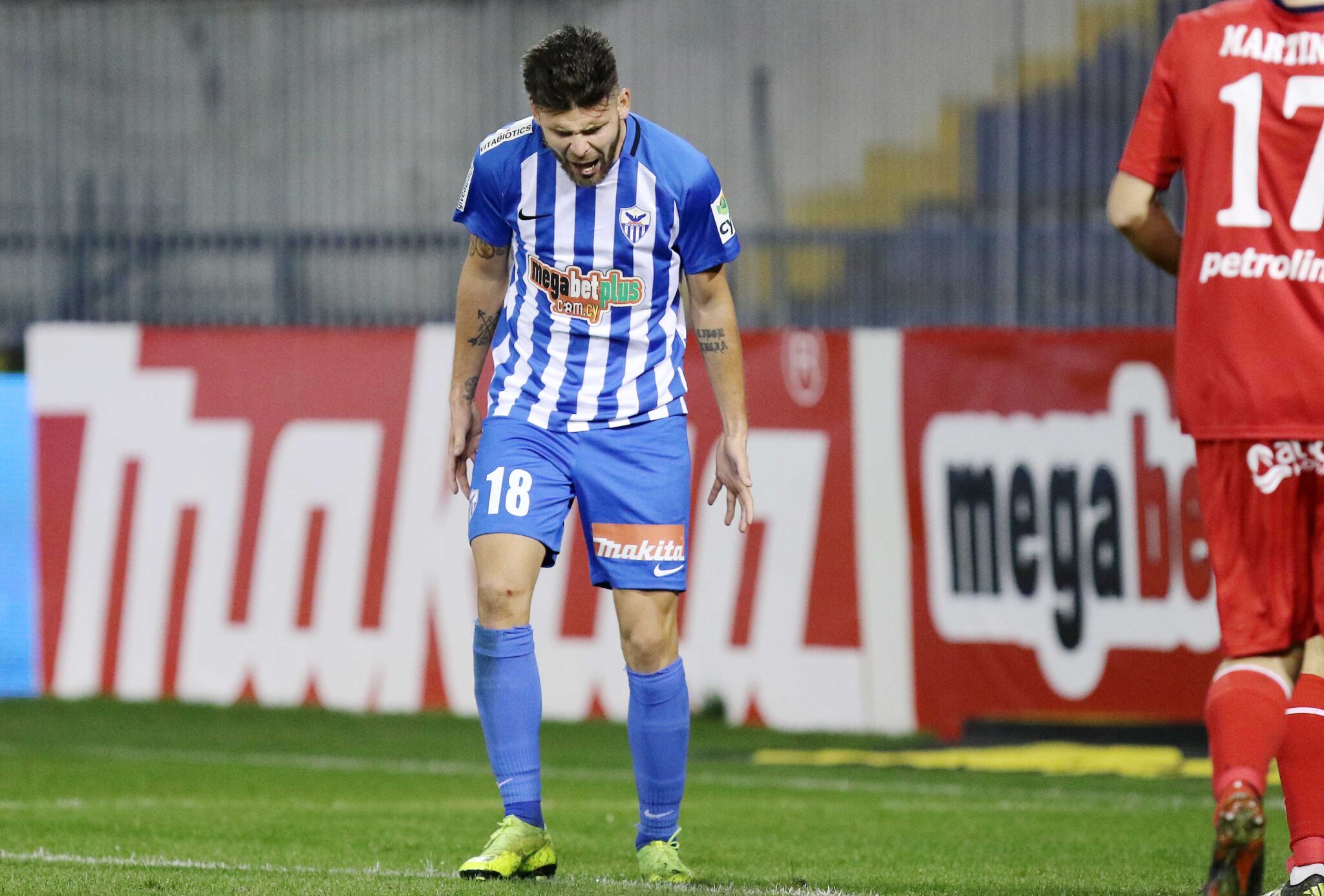 Και μέσα σε όλα, η ανάγκη για αποπληρωμή της προκαταβολής για Ντούρις