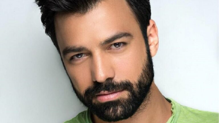 O Aντρέας Γεωργίου πόζαρε… ημίγυμνος και τρέλανε τις fans του! (ΦΩΤΟ)