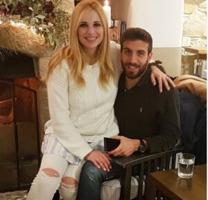 Η Αριστοτέλους με τη κόρη της κοντά στον Γιώργο Εφραίμ στο γήπεδο(ΦΩΤΟ)