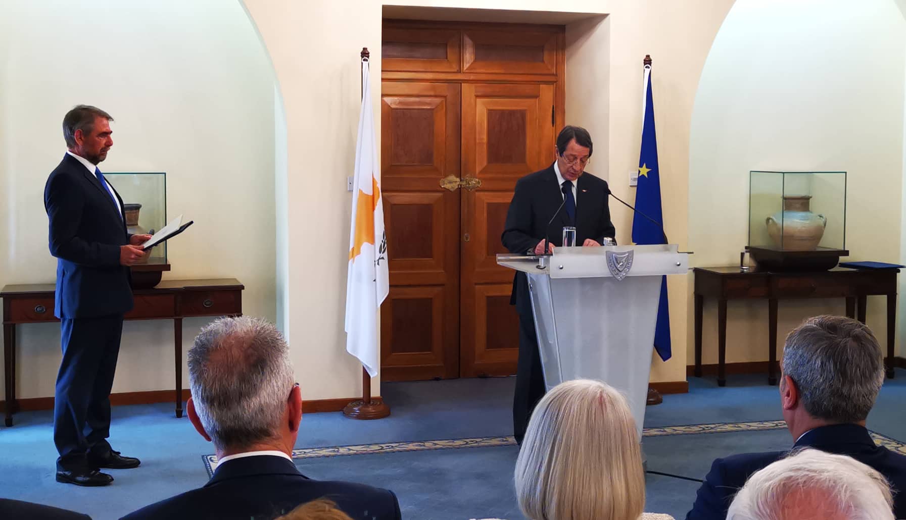 ΠτΔ:"Δώστε τις πληροφορίες σε εμένα τον ίδιο και δεν θα αποκαλύψω τις πηγές μου"