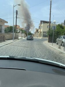 Σε απόσταση αναπνοής από κατοικίες η φωτιά που ξέσπασε στη Δευτερά (ΦΩΤΟ)