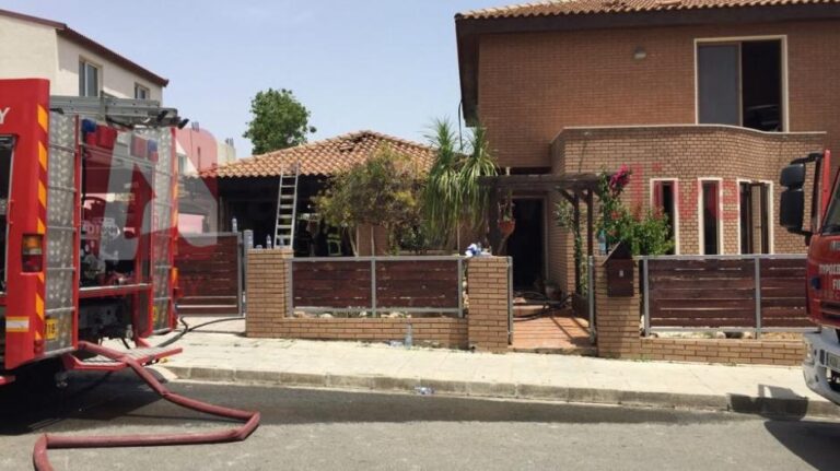 Έτρεχε να σωθεί από τις φλόγες 32χρονος στο Κολόσσι (ΒΙΝΤΕΟ)