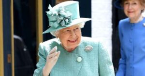 Η Βασίλισσα Ελισάβετ πήγε σε σούπερ μάρκετ και είχε… απορίες!(ΒΙΝΤΕΟ)