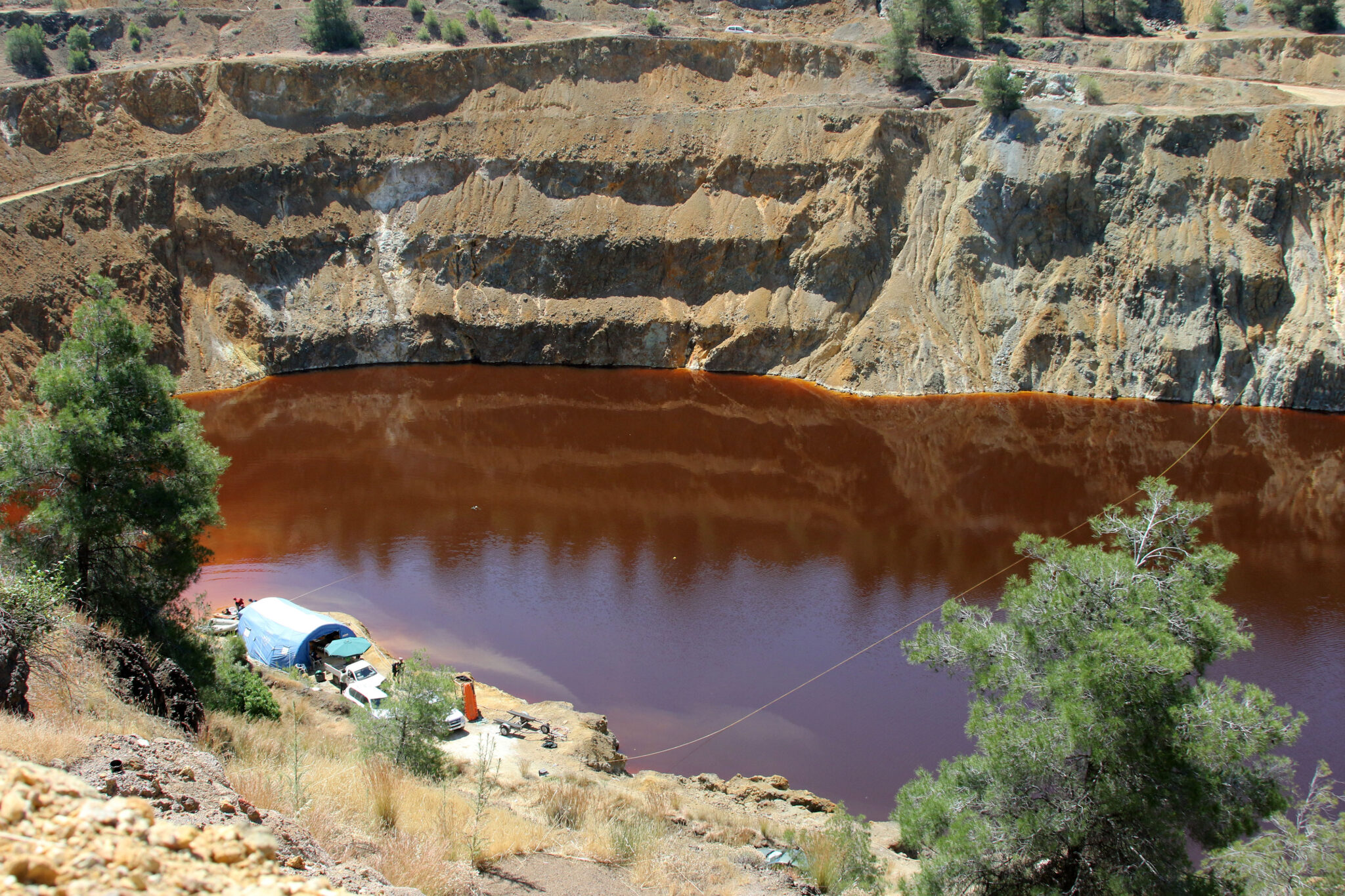 Άκαρπες για ακόμη μία ημέρα οι έρευνες στην Κόκκινη λίμνη (ΒΙΝΤΕΟ)