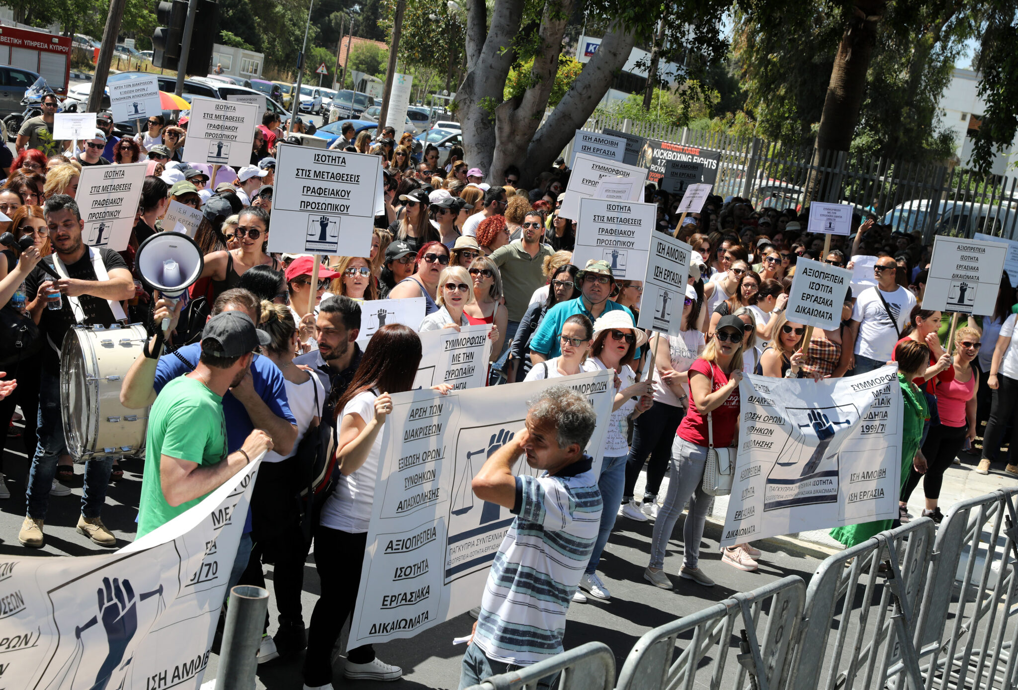 Στους δρόμους για 3η ημέρα οι έκτακτοι και αορίστου χρόνου (ΒΙΝΤΕΟ)