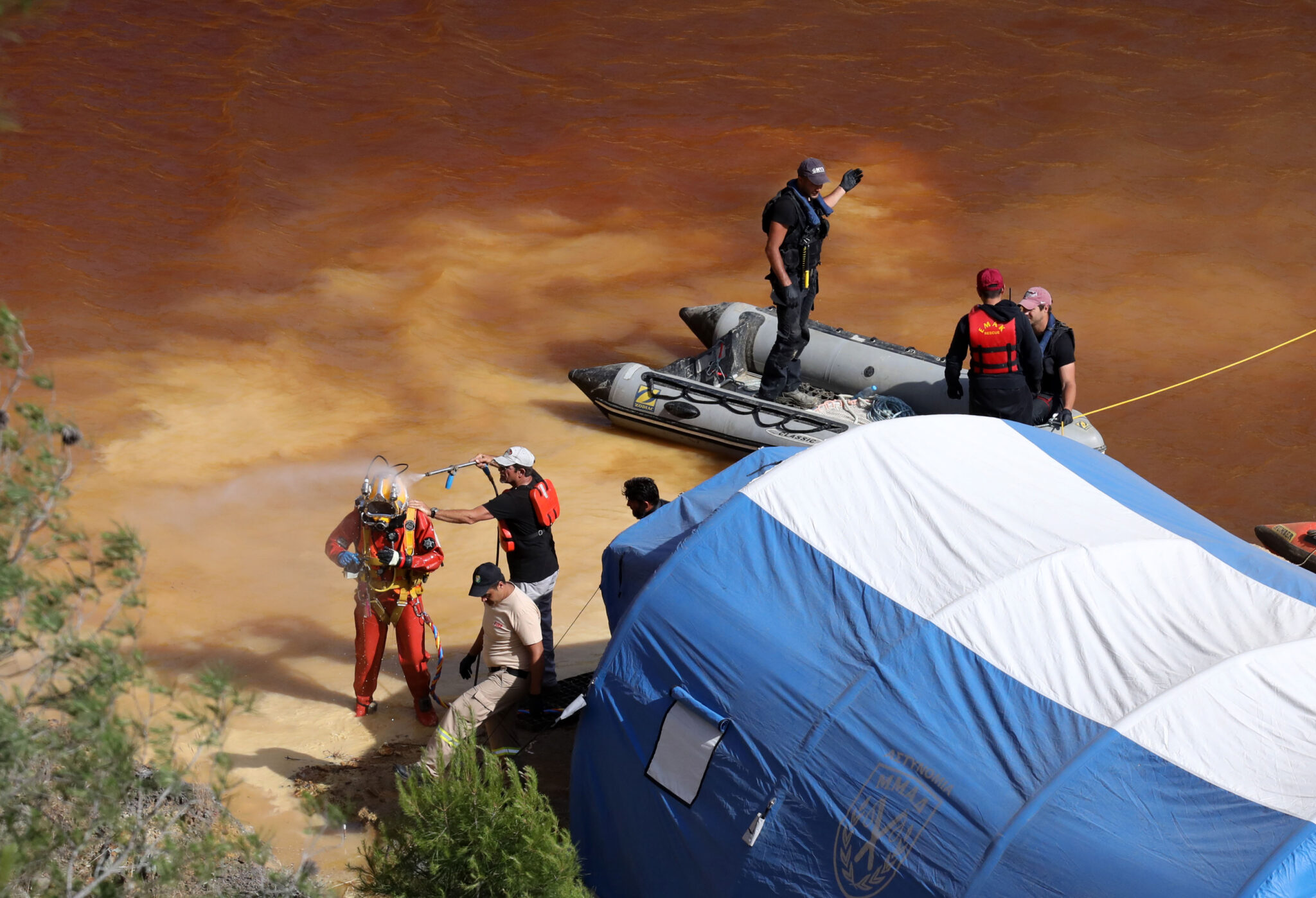 Προωθούν την Κόκκινη Λίμνη στο Μιτσερό για ειδυλλιακές αποδράσεις… (ΦΩΤΟ)