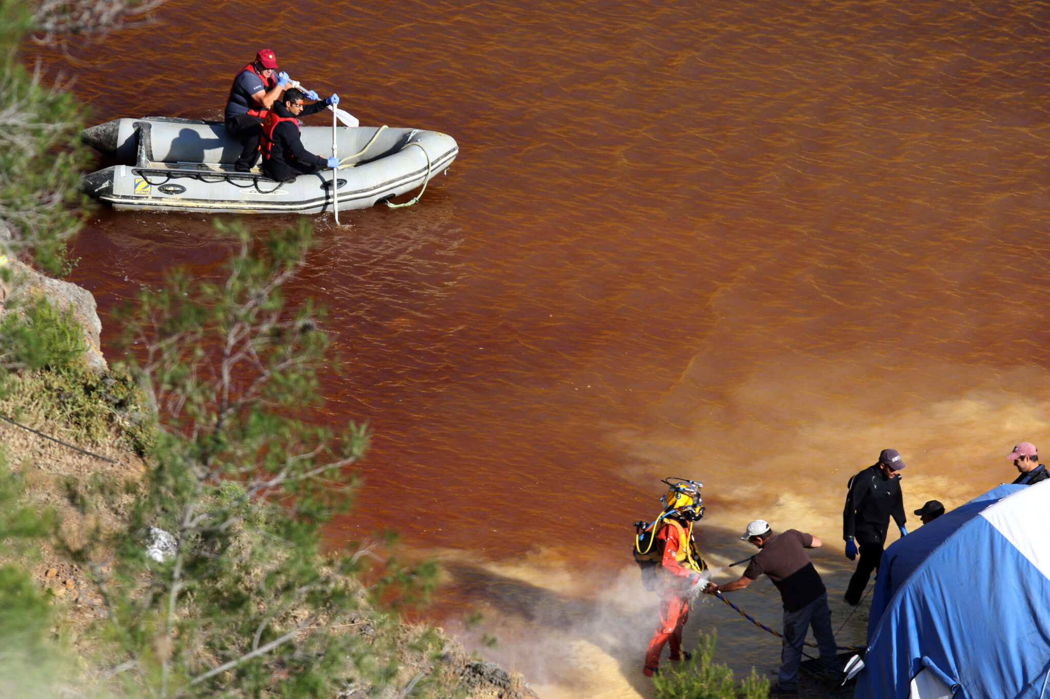 Kάθοδος δυτών από το εξωτερικό για να συνδράμουν στις έρευνες (ΒΙΝΤΕΟ)