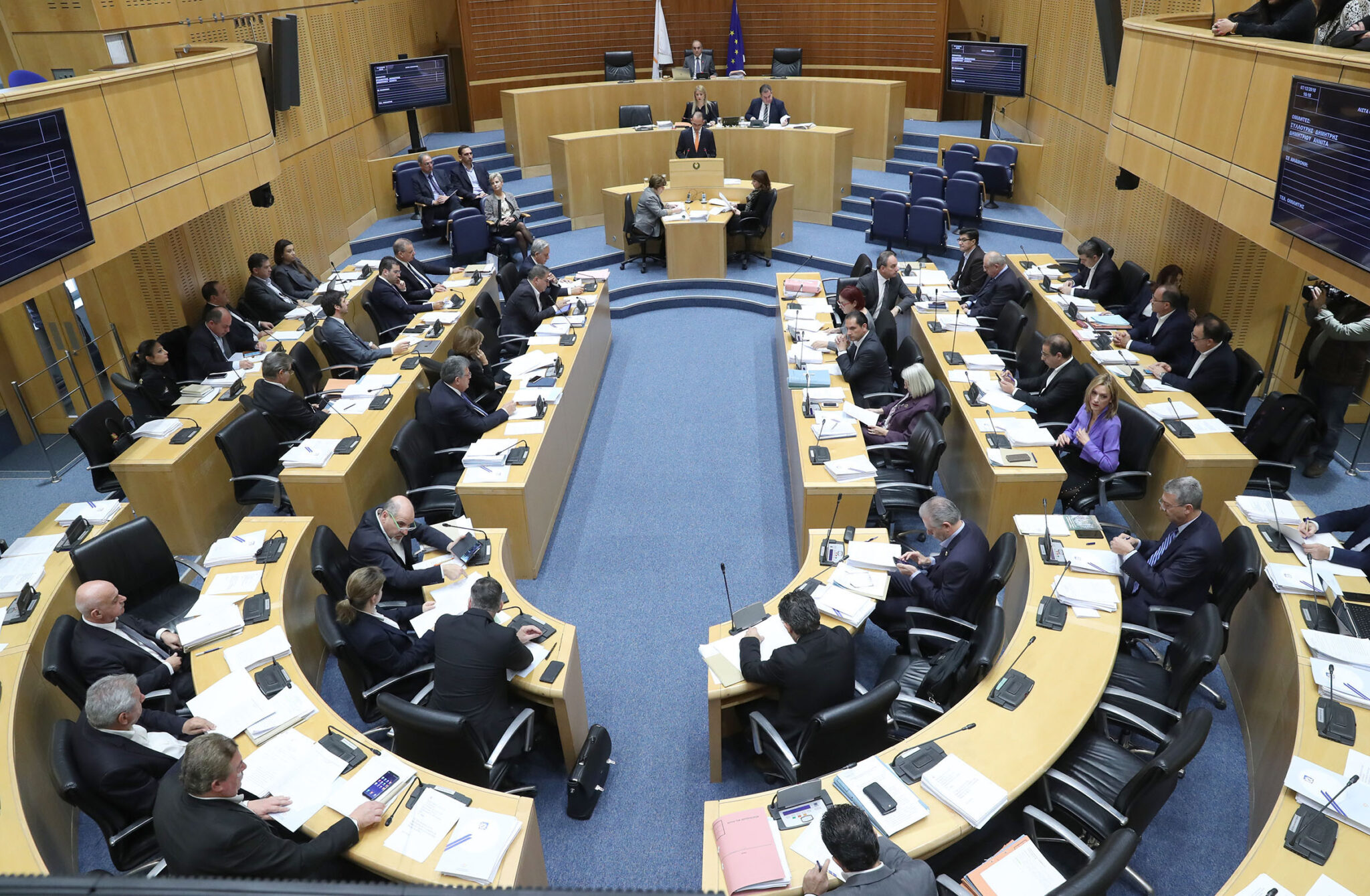 Ποιός ετοιμάζεται να καθίσει στα έδρανα του ΑΚΕΛ εάν πάει Βρυξέλλες ο Γεωργίου;