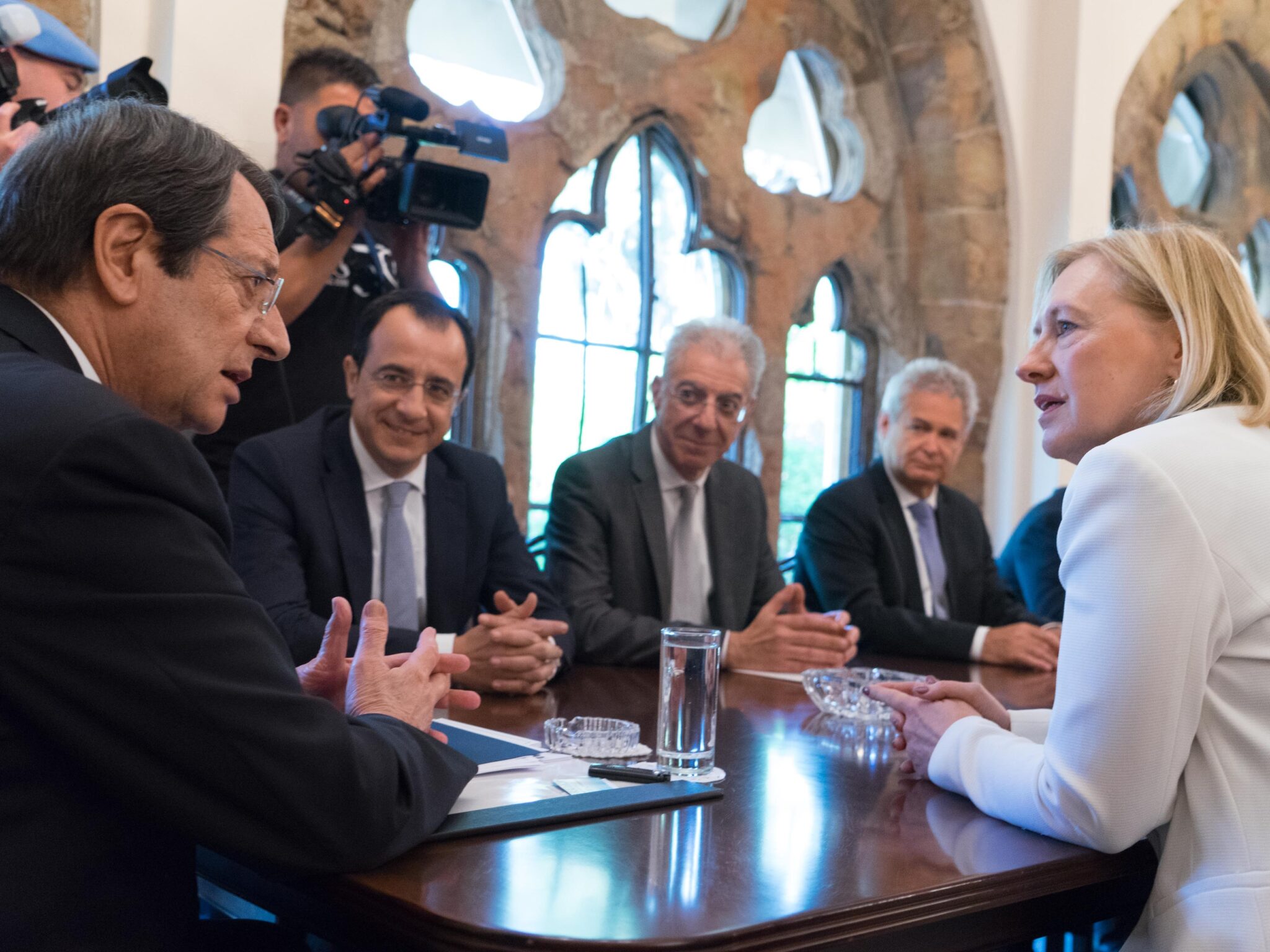 Συνάντηση με τον Πρόεδρο της Δημοκρατίας έχει η Ελίζαμπεθ Σπέχαρ