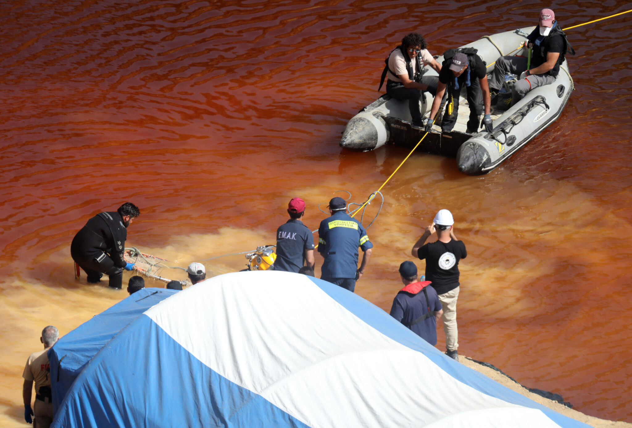 Χωρίς αποτέλεσμα οι έρευνες στην Κόκκινη Λίμνη (ΒΙΝΤΕΟ)