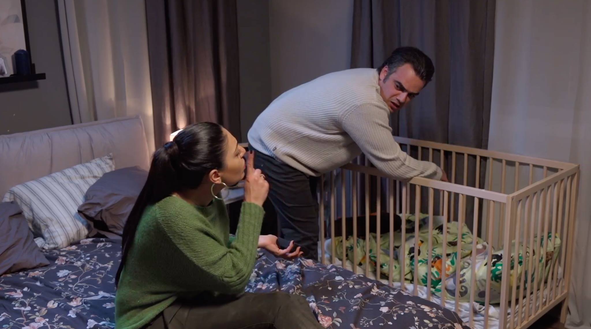 Πρωταγωνιστής της «ΦΑΜΙΛΙΑ» αποκαλύπτει το τζαζ μυστικό για τις αϋπνίες