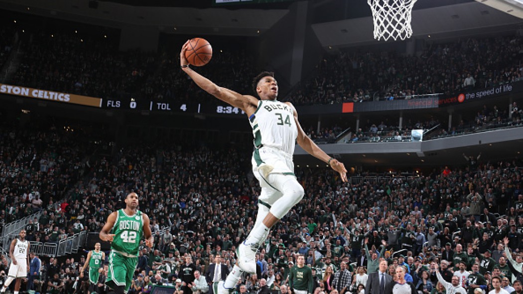 «Δια περιπάτου» στους τελικούς οι Μπακς του Γιάννη μετά από 18 χρόνια (BINTEO)