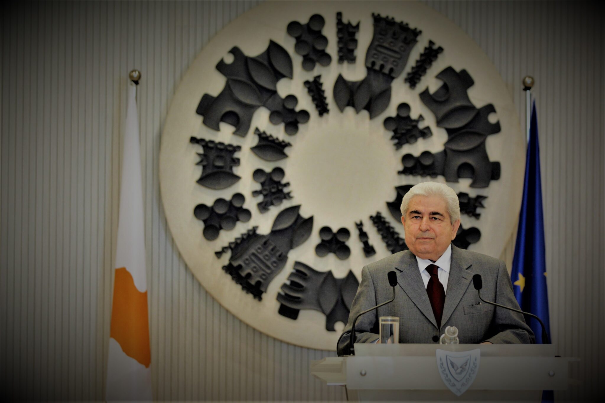 Σημάδια βελτίωσης παρουσιάζει η κατάσταση της υγείας του τέως Προέδρου (ΒΙΝΤΕΟ)