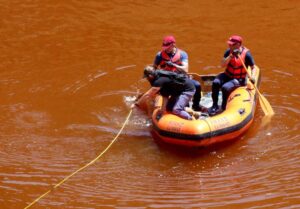 Η φρικιαστική στιγμή που ανασύρεται το άψυχο σώμα της 8χρονης Elena (ΒΙΝΤΕΟ)